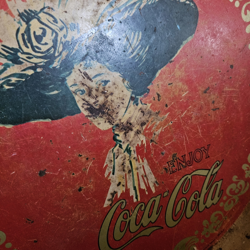 Vintage Coca-Cola Tin Serving Tray in Red and Gold - Picture 5 of 6